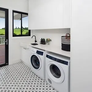 The Easton - Hamptons Countryside Retreat , Maleny Australia