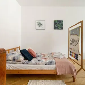 Essence Cracow Golden Location! , Krakow Poland